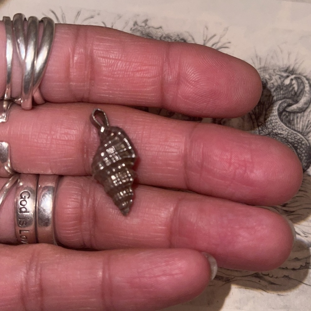 Sterling silver seashell pendant - Picture 5 of 12